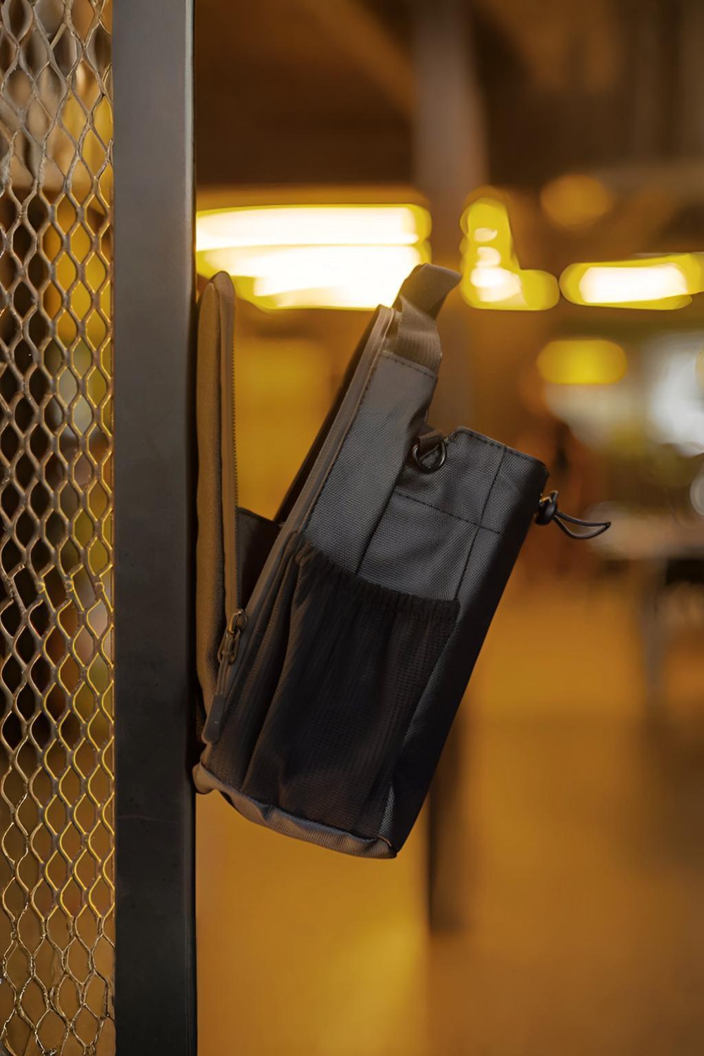 Gym Bag – Magnetic Phone & Water Bottle Holder